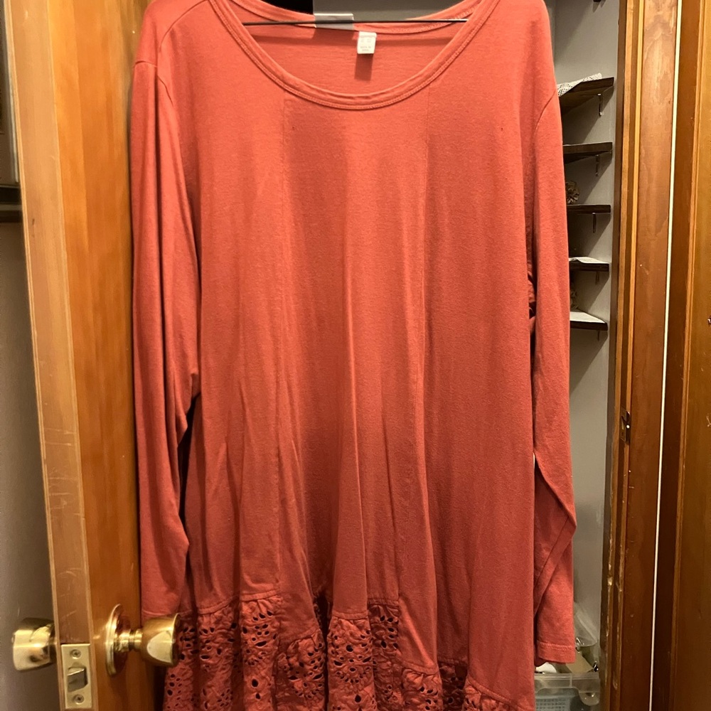 LOGO by Lori Goldstein tunic 3x red with lace